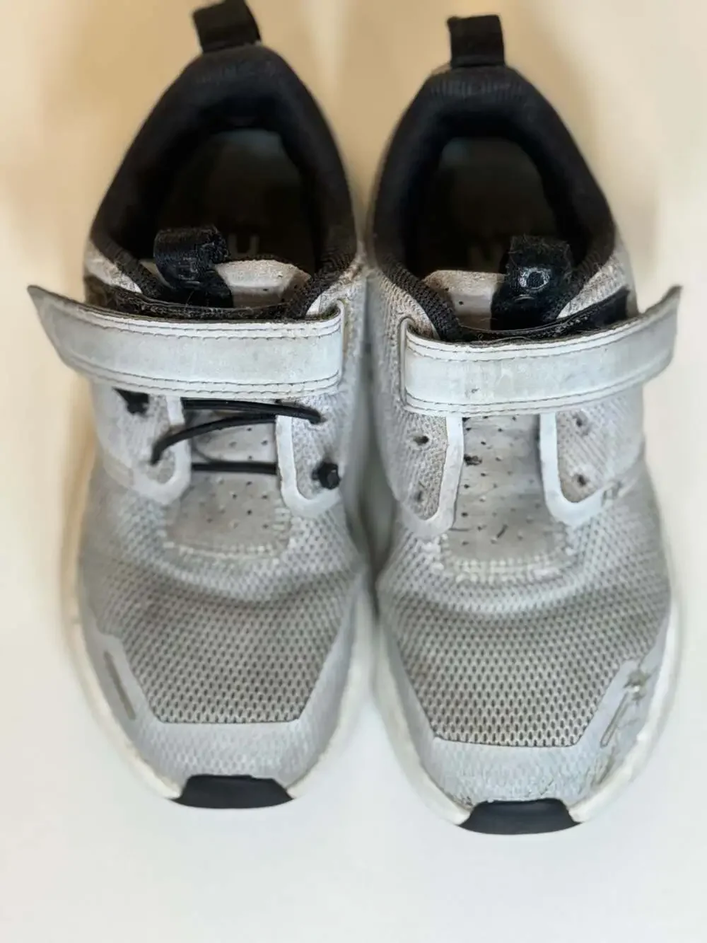 On Running Cloud Play Kids Sneakers Grey White Hook and Loop